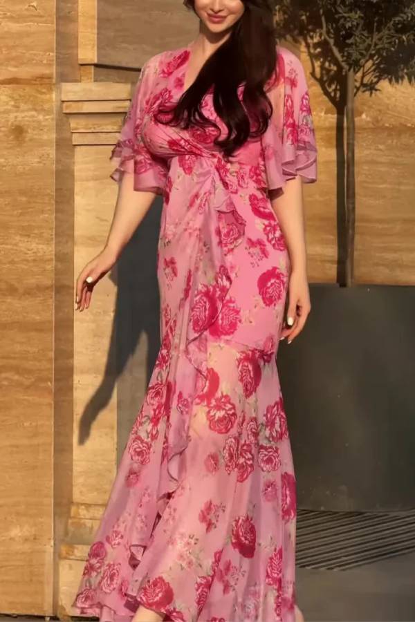 Bedrucktes Retro-Kleid mit V-Ausschnitt und Trompetenärmeln