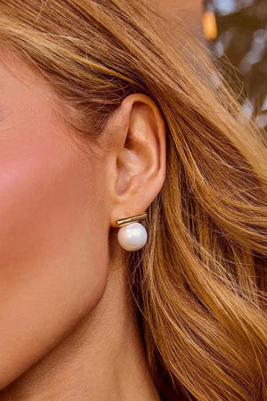 Minimalist Balance Beam Pearl Earrings