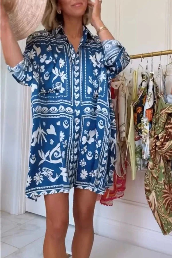 Robe chemise courte ample en satin Zenya à imprimé unique, boutonnée, manches longues et poches 