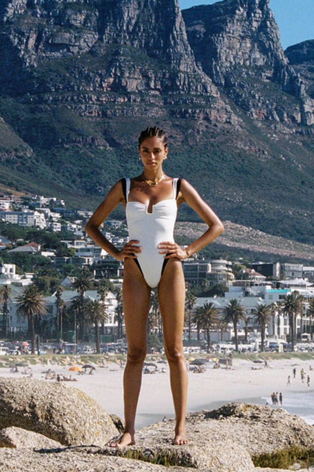 Two Tone 'U' Wire Balconette High-Cut One Piece Swimsuit - White & Black