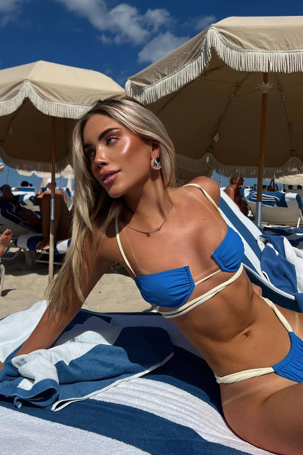 Contrast Trim Underwire Wrap Tie Strappy Bikini Set