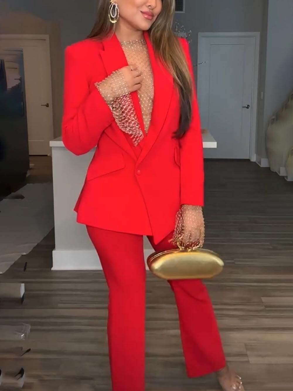Einzigartiges Set aus Blazer mit einem Revers und elastischer Taille mit Taschen und gerader Anzughose