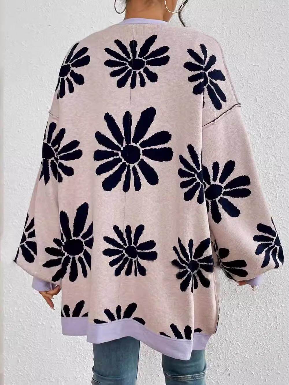 Klassischer, lockerer Strickcardigan mit V-Ausschnitt und Print