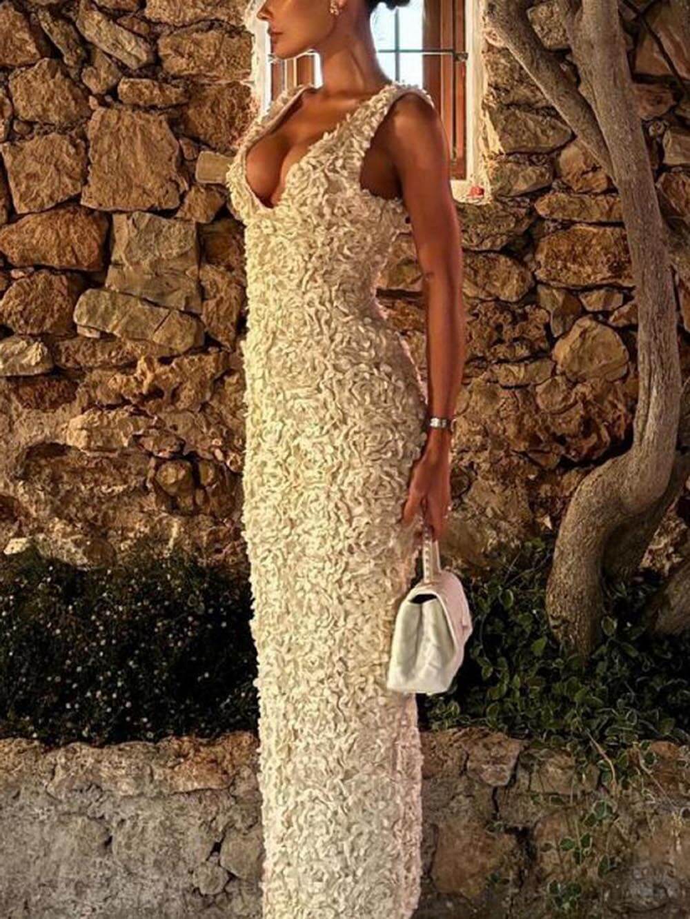 Elegantes Abendkleid mit tiefem V-Ausschnitt und Blumenapplikation