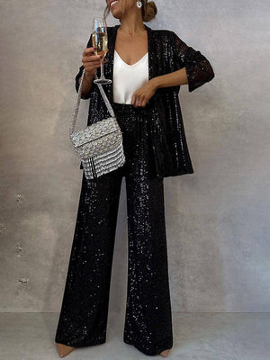 Einzigartiger, mit Pailletten besetzter, vorne offener, langärmliger Mantel mit Party-Szene