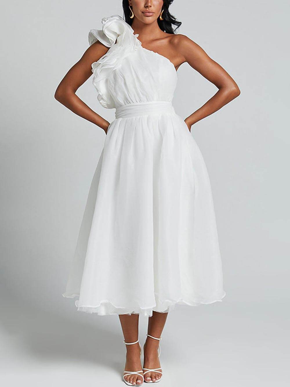 Unique Romantic Seaside – Einschultriges Midikleid mit Rüschendetail und Ärmeln