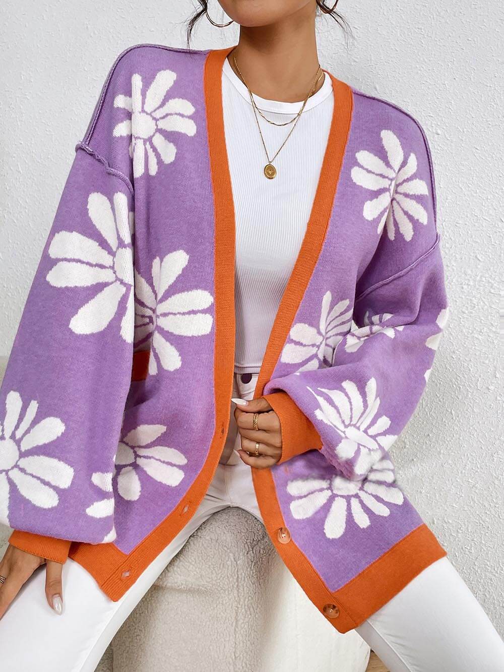 Klassischer, lockerer Strickcardigan mit V-Ausschnitt und Print