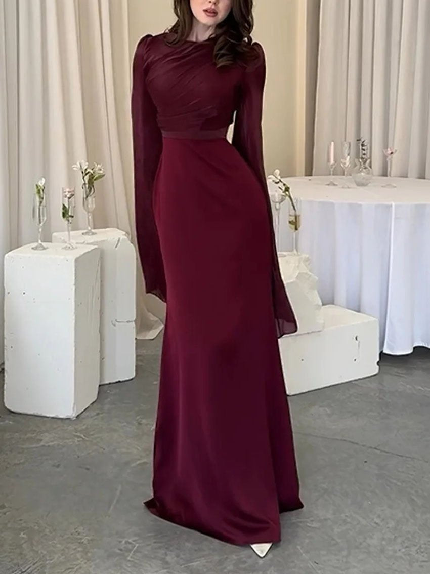 Elegantes Maxikleid aus Satin mit ausgestellten Ärmeln