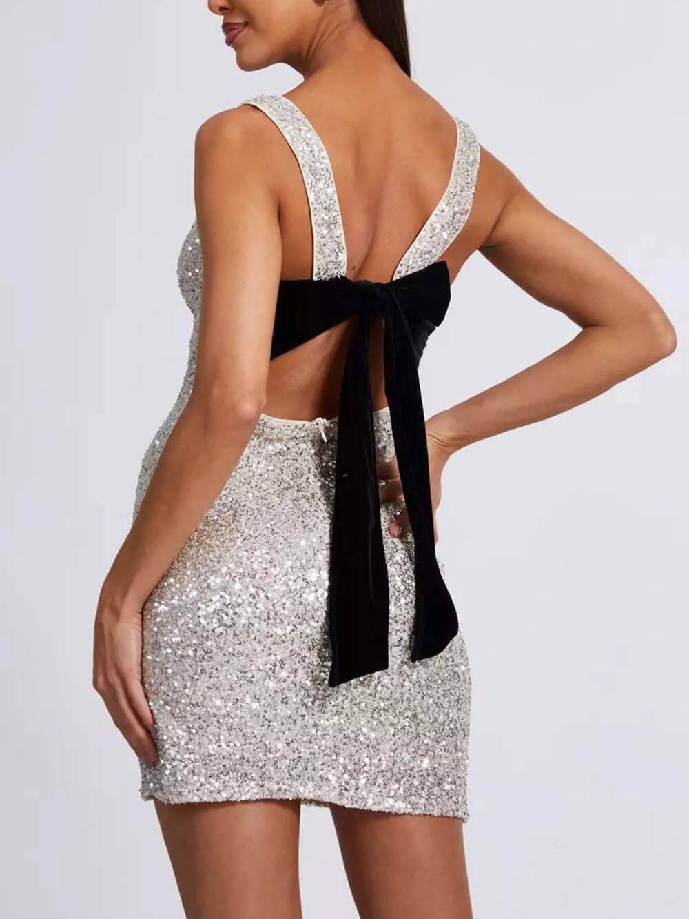 Party-Minikleid aus Samt mit Pailletten auf der Rückseite und Schleife