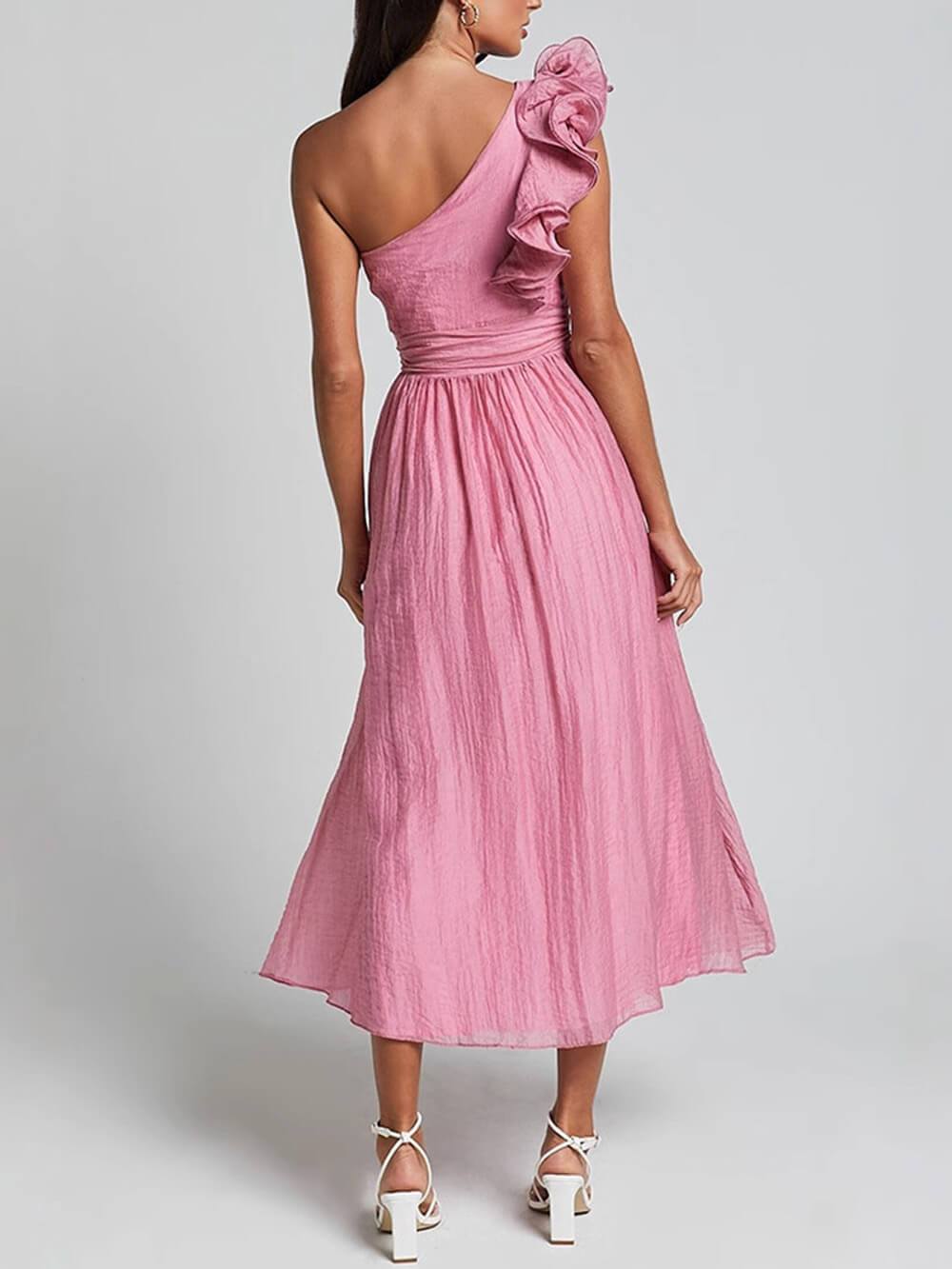 Unique Romantic Seaside – Einschultriges Midikleid mit Rüschendetail und Ärmeln