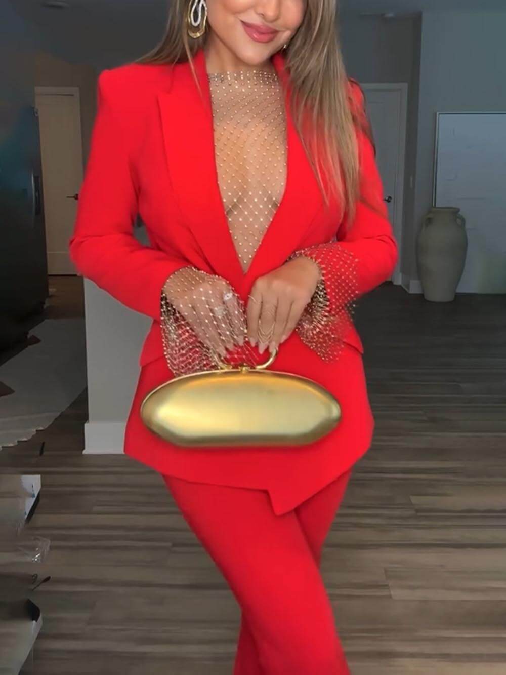 Einzigartiges Set aus Blazer mit einem Revers und elastischer Taille mit Taschen und gerader Anzughose