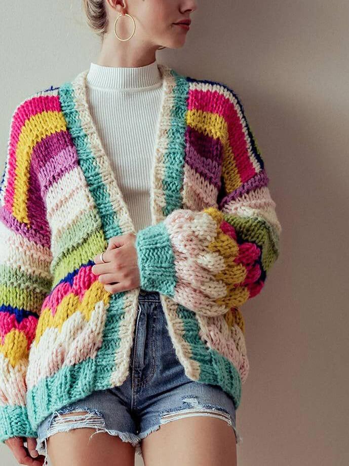 Bunt gestreifte Strickjacke mit grobem Strick