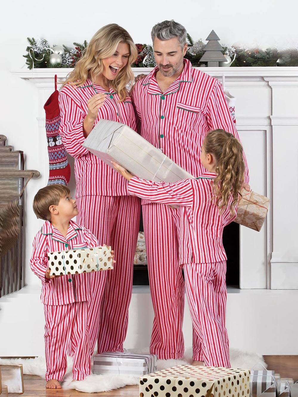 Weihnachts-Pyjama-Set für Eltern und Kinder mit gestreiftem Print