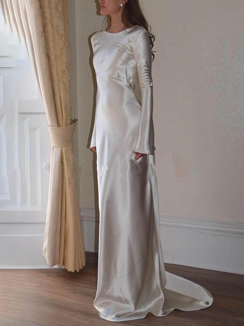 Elegantes und exquisites rückenfreies Maxikleid aus Satin mit Rundhalsausschnitt