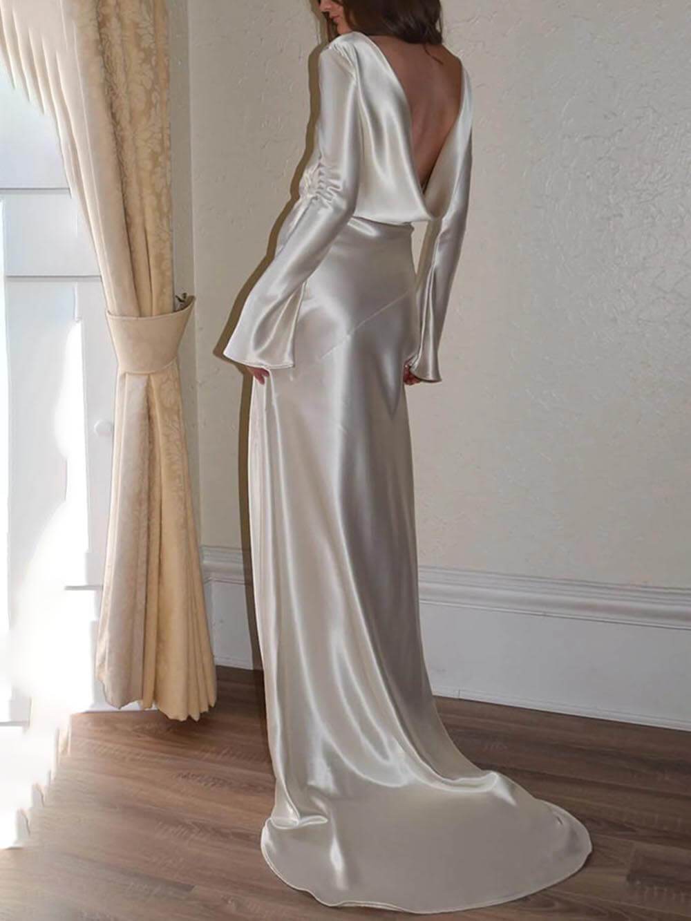Elegantes und exquisites rückenfreies Maxikleid aus Satin mit Rundhalsausschnitt