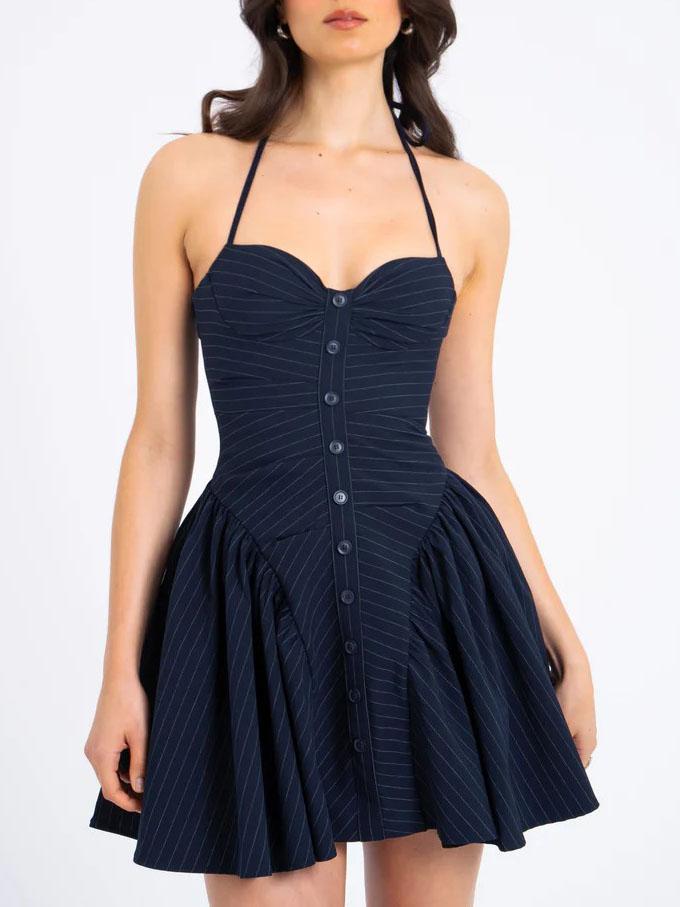 Mini-robe tendance à rayures fines et col licou taille basse