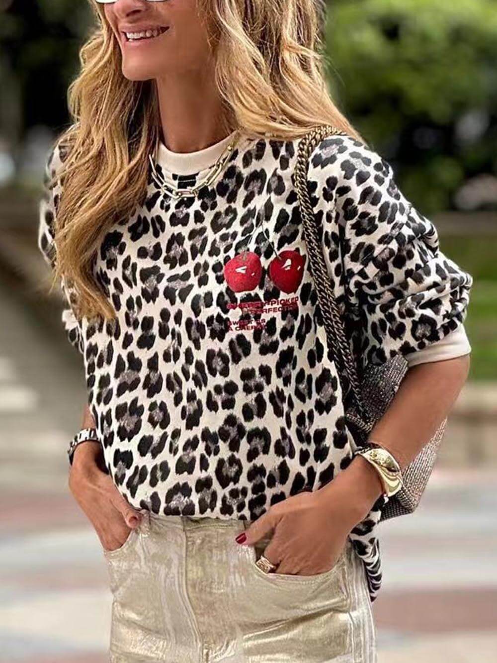 Sweat-shirt décontracté à imprimé léopard et cerises, au style unique et moderne