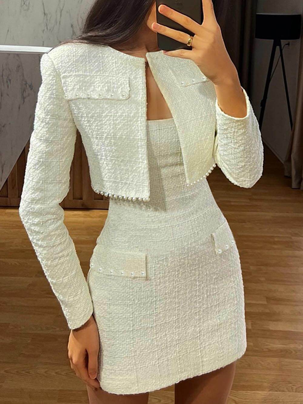 Elegantes, stilvolles, ärmelloses, sexy, schmal geschnittenes Minikleid aus Tweed mit Perlenverzierung