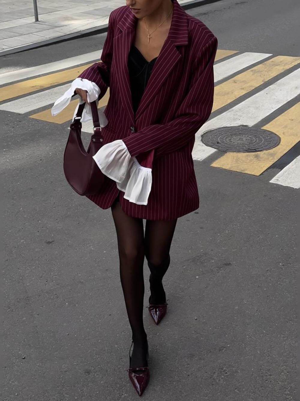 Costume ample à volants en dentelle exquise et à rayures