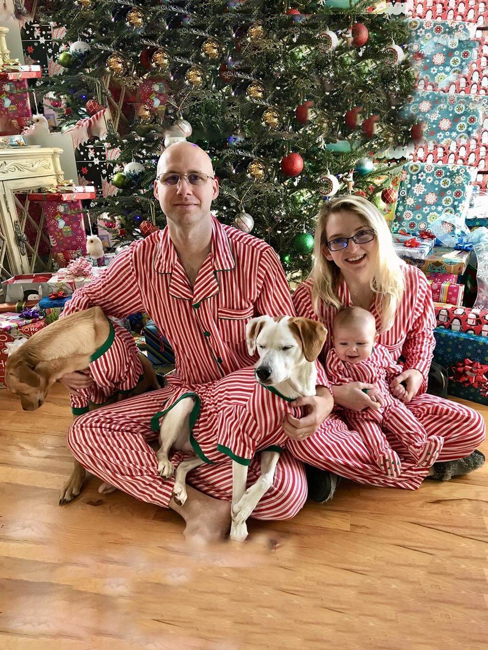 Weihnachts-Pyjama-Set für Eltern und Kinder mit gestreiftem Print