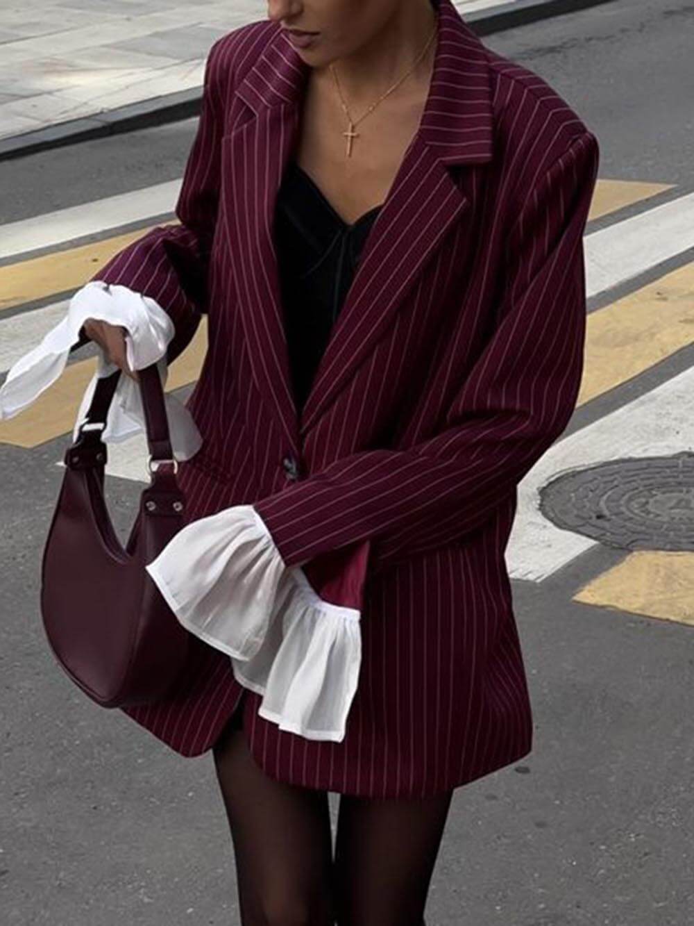 Costume ample à volants en dentelle exquise et à rayures