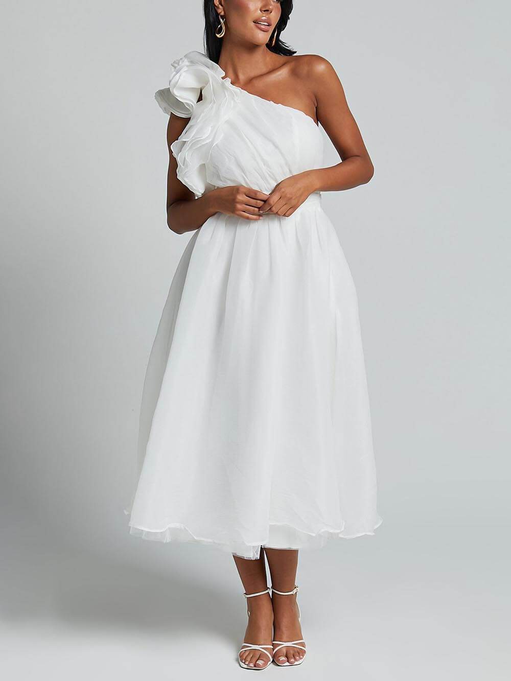 Unique Romantic Seaside – Einschultriges Midikleid mit Rüschendetail und Ärmeln