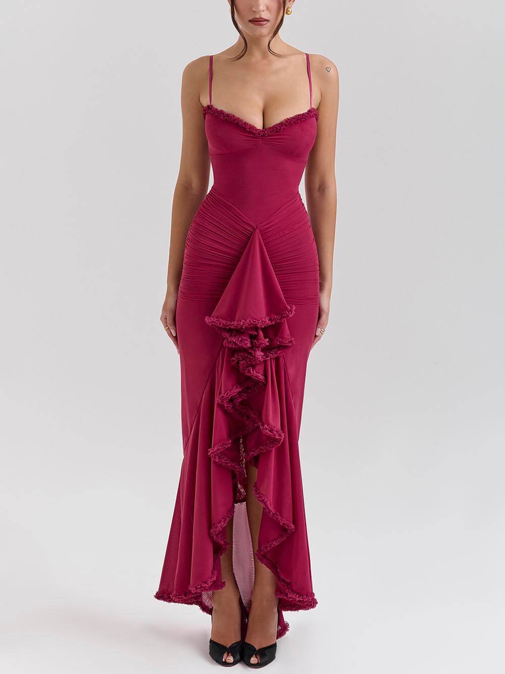 Robe à volants élégante et sophistiquée sur le devant