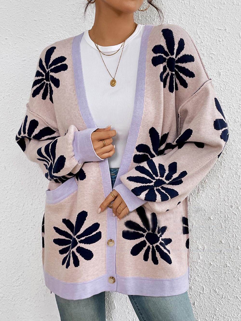 Klassischer, lockerer Strickcardigan mit V-Ausschnitt und Print