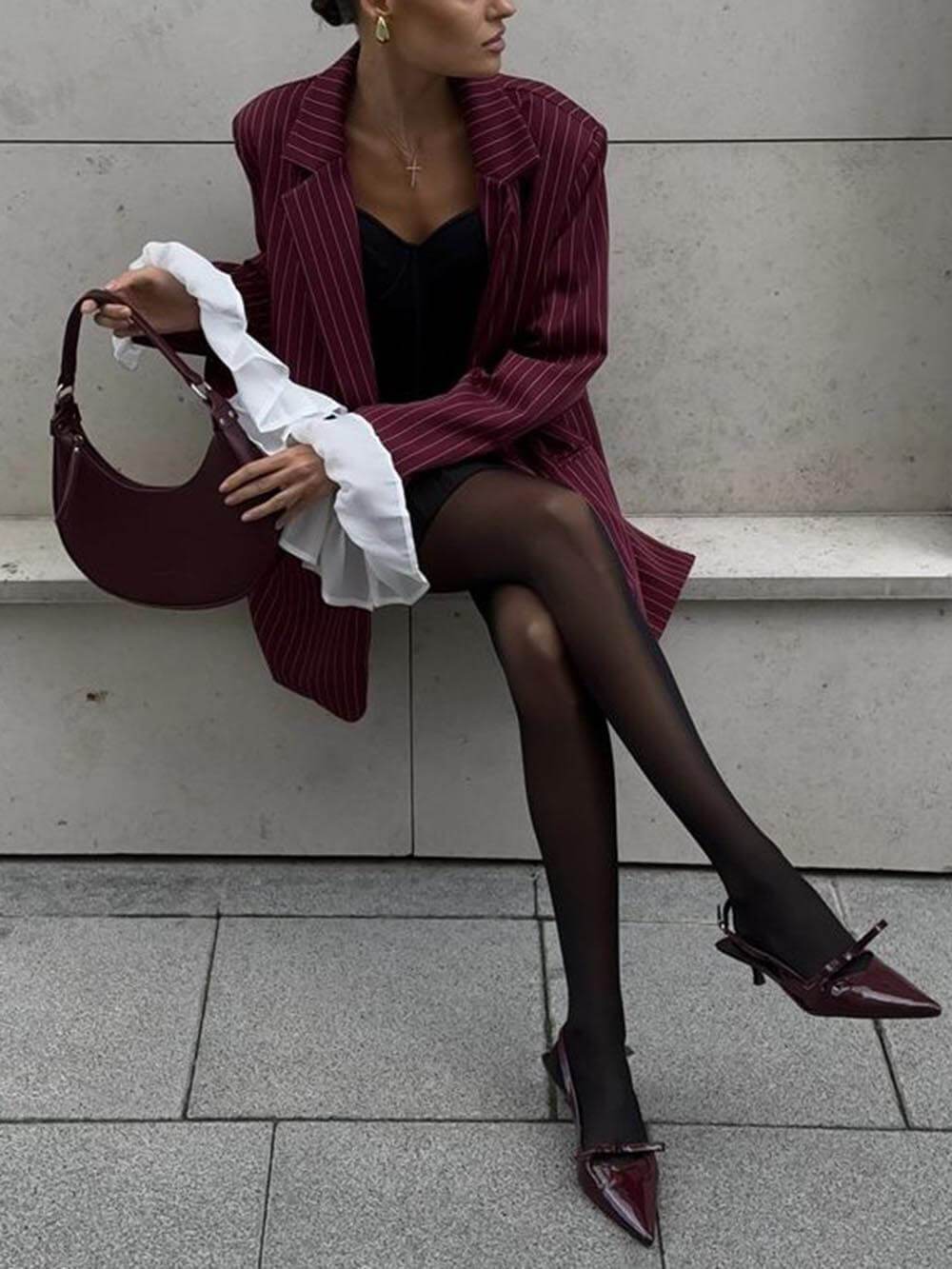 Costume ample à volants en dentelle exquise et à rayures