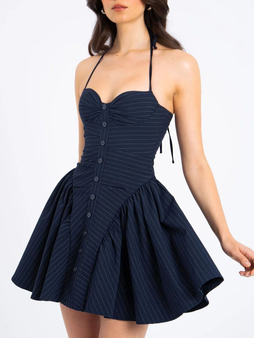 Mini-robe tendance à rayures fines et col licou taille basse