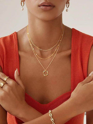 Mehrlagige Halskette mit unregelmäßigen Kreisen