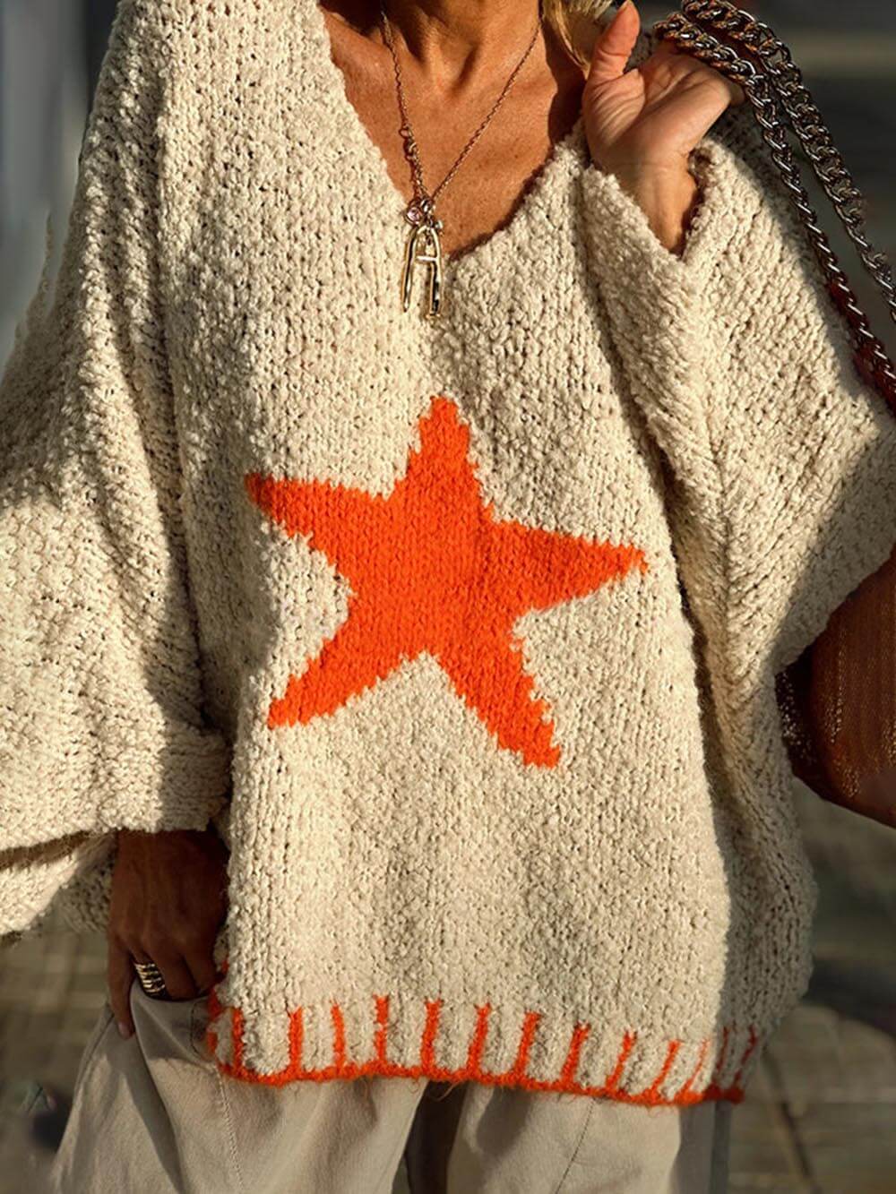 Pull ample à texture chaude et motif étoile contrasté pour journée d'hiver