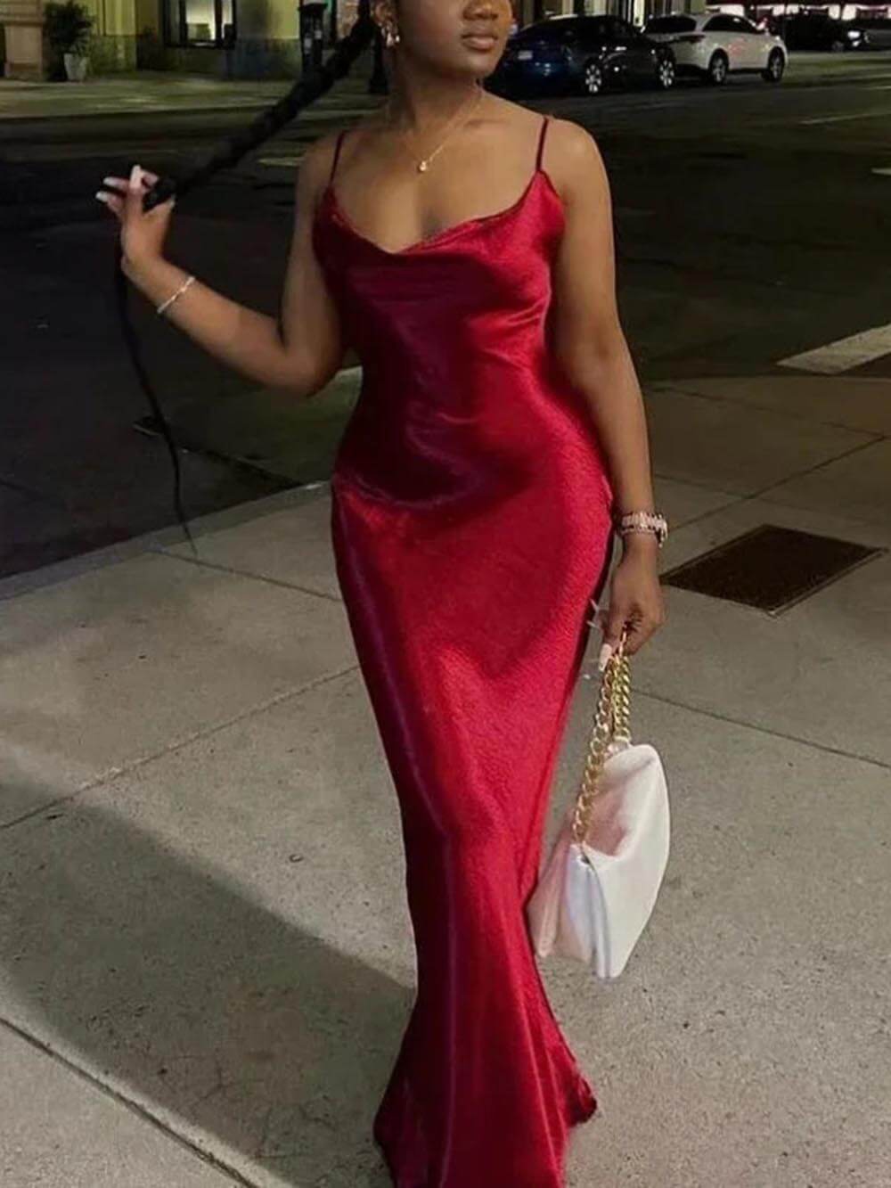 Elegantes rückenfreies Maxikleid aus Satin mit Spaghettiträgern