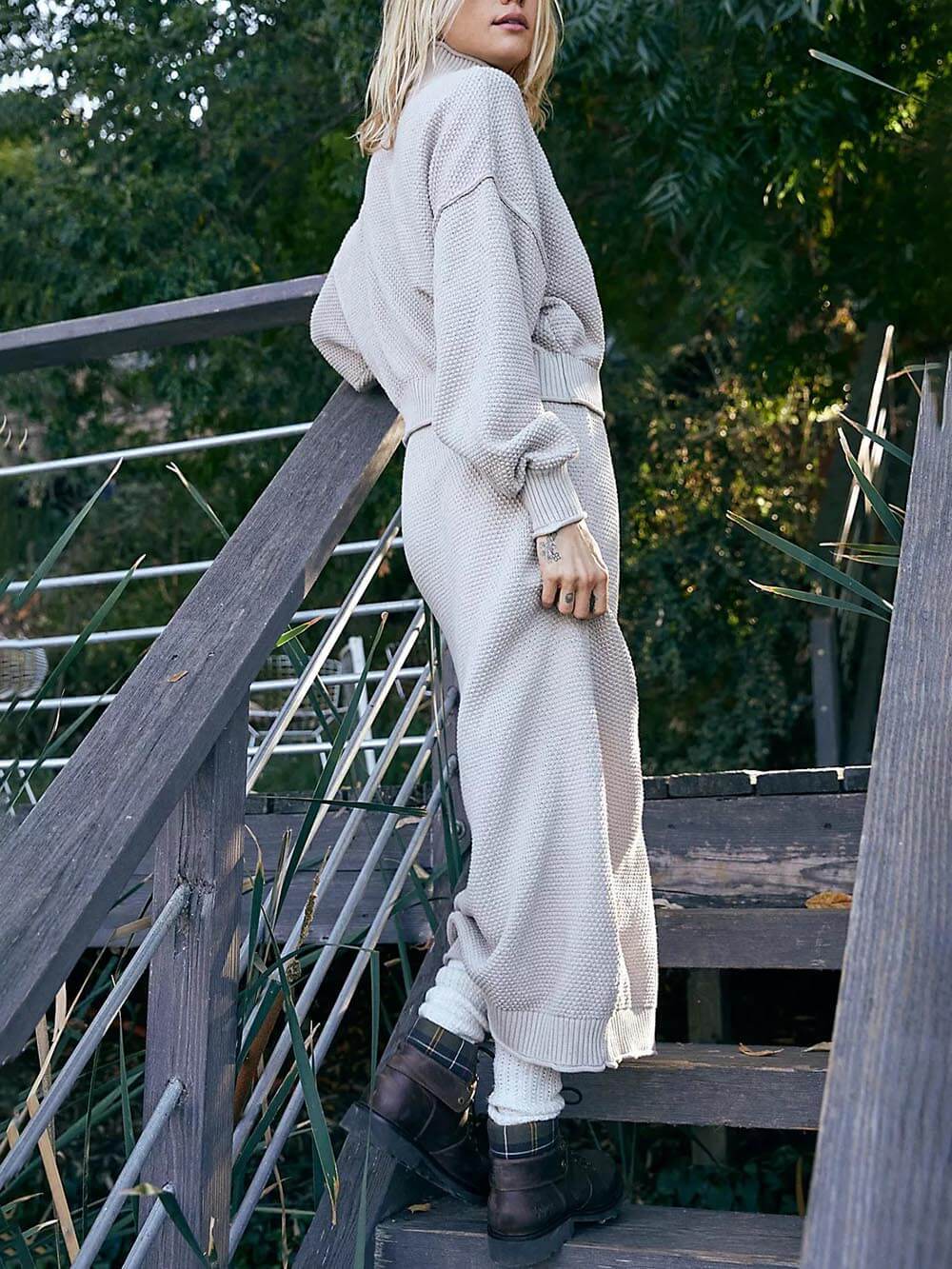 Ensemble jupe-pull unique à col haut et épaules tombantes