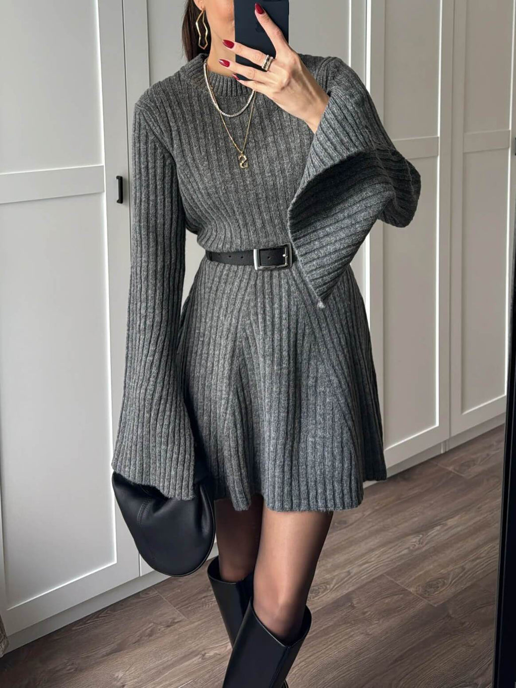 Klassisches graues Mini-Sweatshirtkleid mit Glockenärmeln