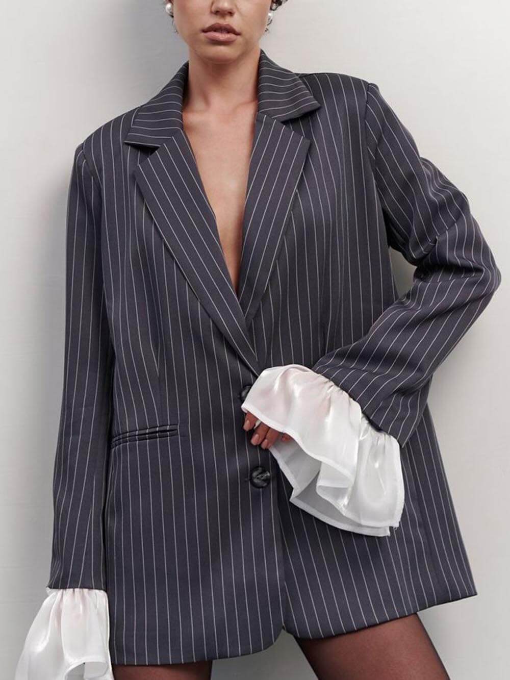 Costume ample à volants en dentelle exquise et à rayures