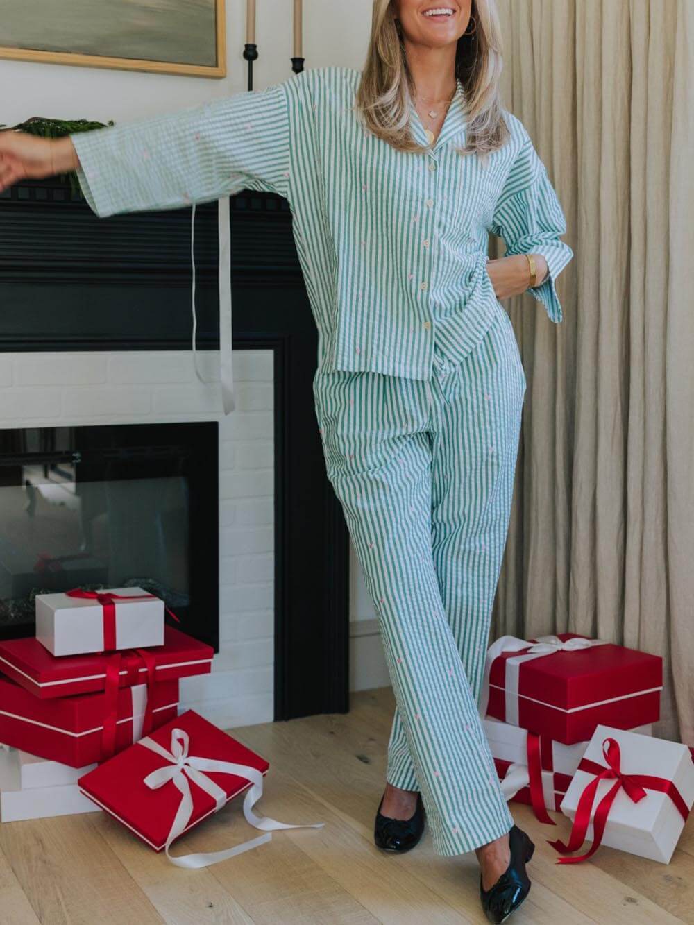 Ensemble de pyjama bleu ample à rayures et cœurs