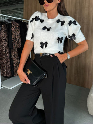 Pull à manches courtes avec nœud délicat