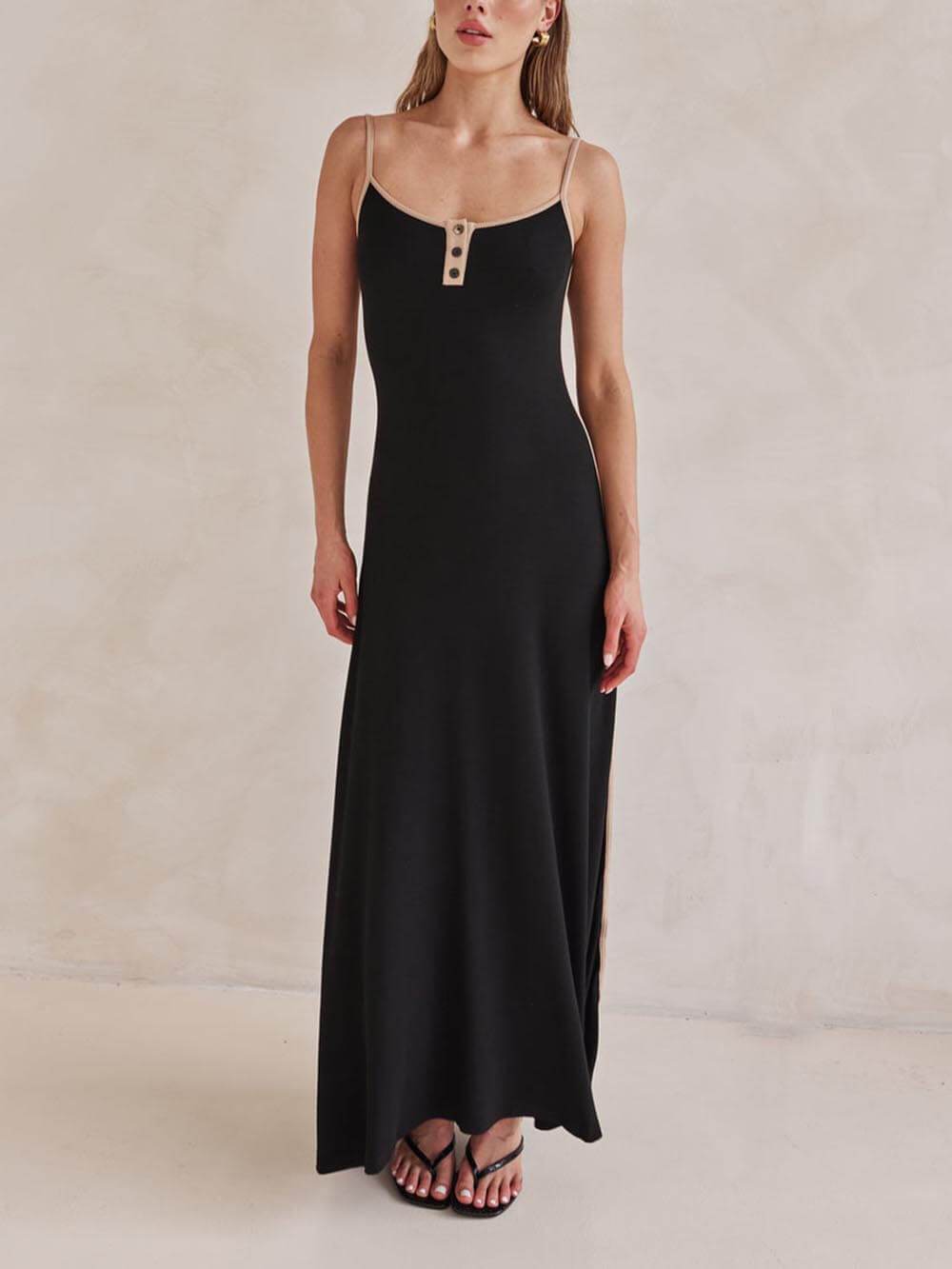 Exquisites rückenfreies Maxikleid mit Strumpfhaltern und Kontraststreifen