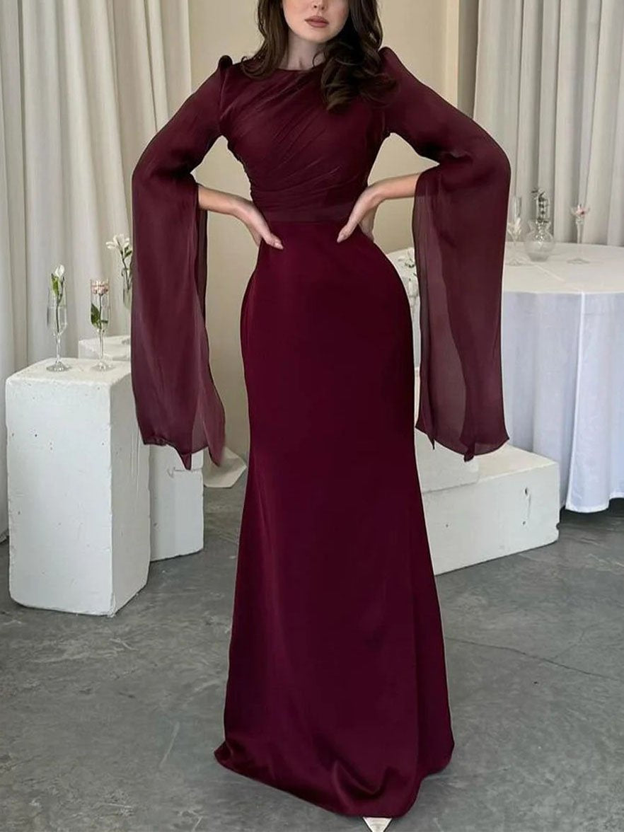 Elegantes Maxikleid aus Satin mit ausgestellten Ärmeln