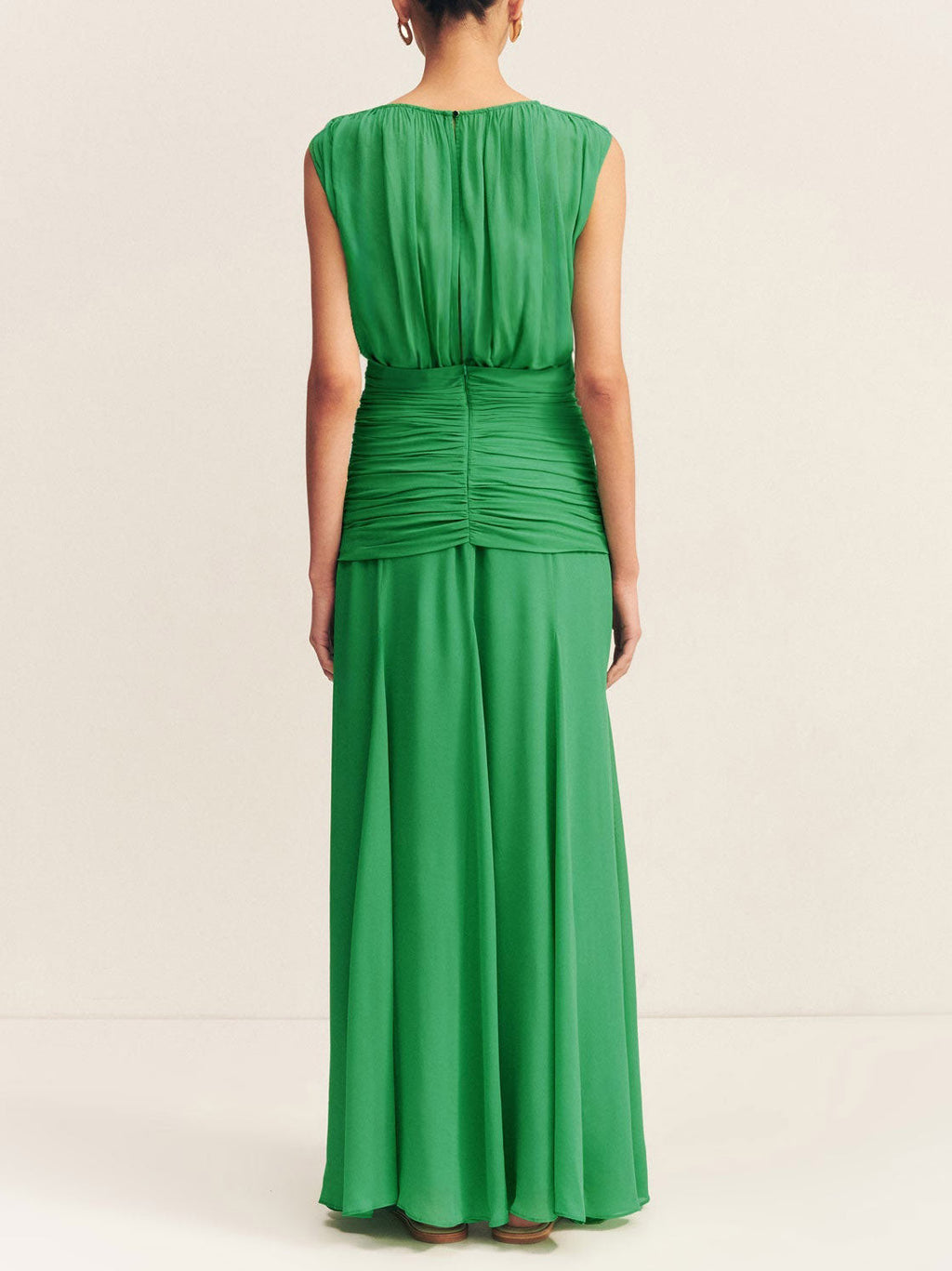 Elegantes plissiertes Maxikleid mit Kordelzug und Rundhalsausschnitt