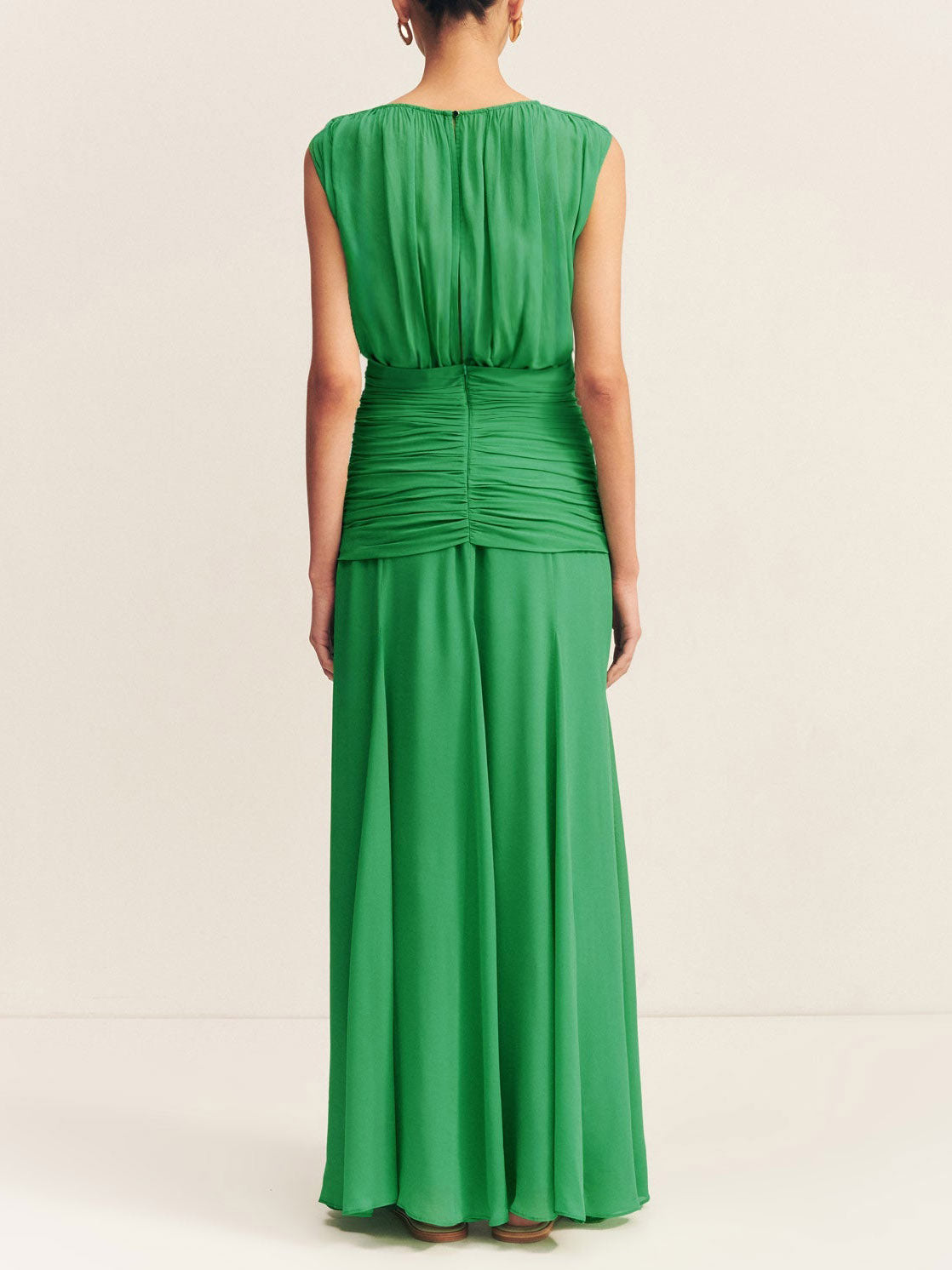 Elegantes plissiertes Maxikleid mit Kordelzug und Rundhalsausschnitt