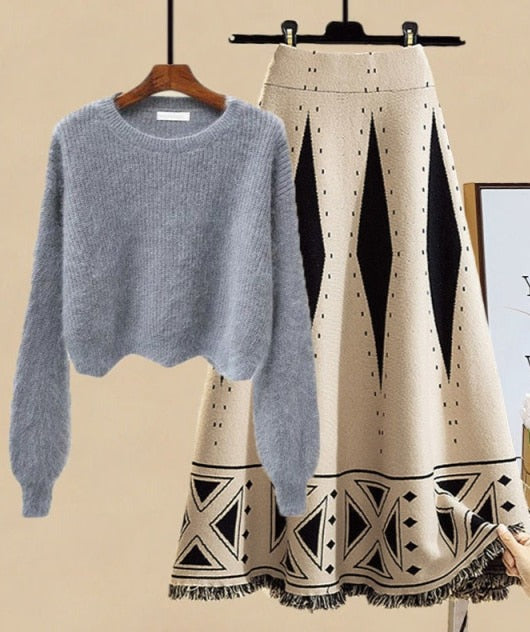 KATTY LOVELY SET Ivory Skirt & Gray Sweater