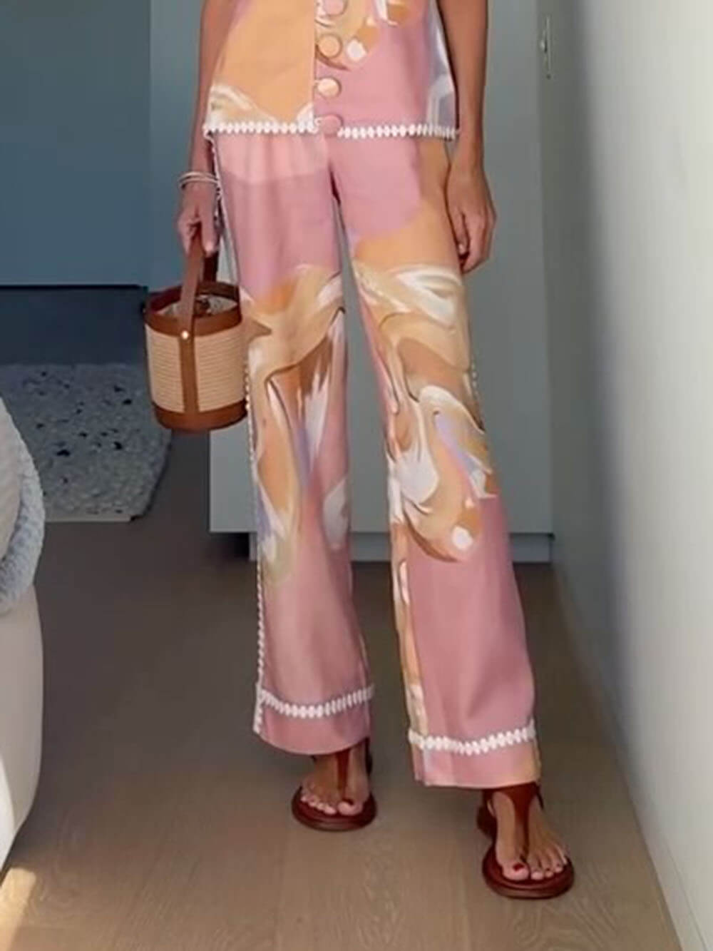 Sommerliche Leinenmischung mit Blumenbesatz, hoher Taille und Tasche, lockere Hose
