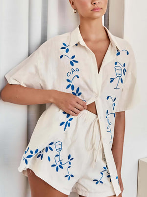 Locker sitzendes Hemd mit quadratischem Kragen und langen Ärmeln